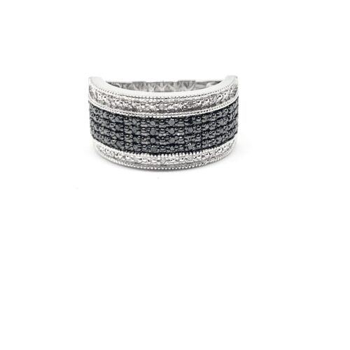 White gold ring with pavé black & white diamonds