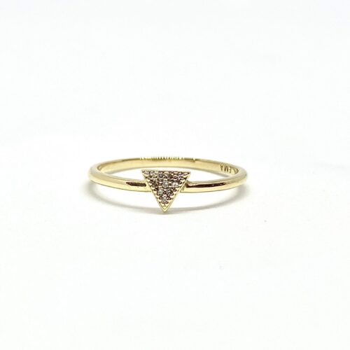 Gold ring with geometric diamond