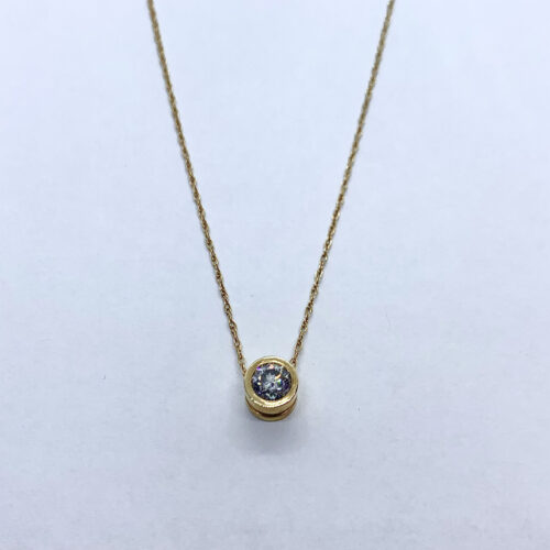 Elegant yellow gold diamond pendant