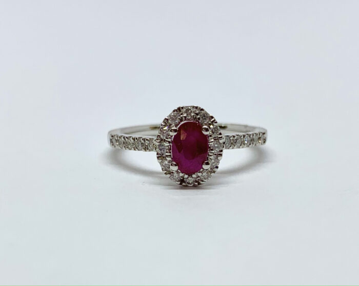 Engagement ring with pink diamond