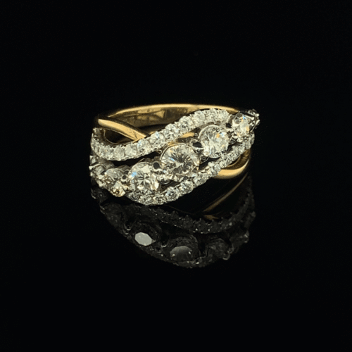 Gold ring with entwined diamonds